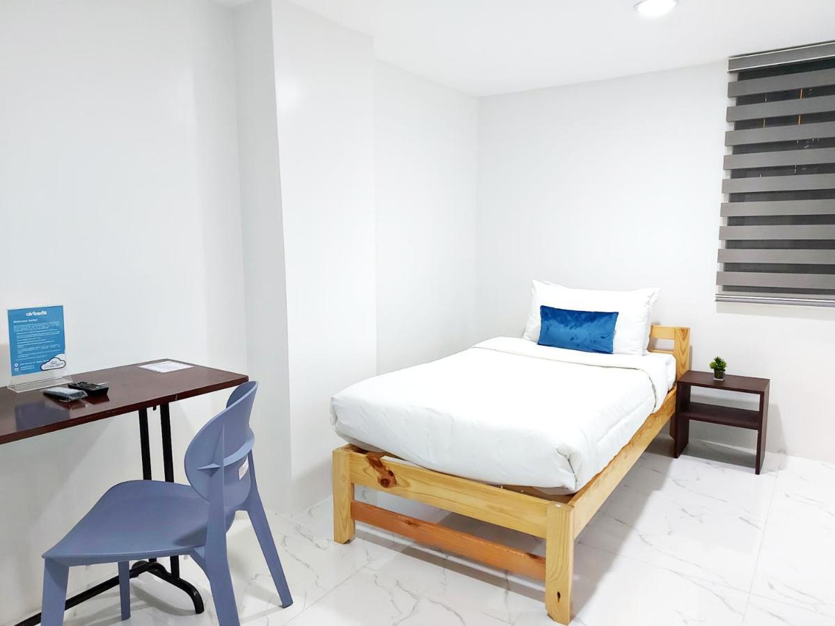 Airobedz Mckinley - Near Sm Aura Hotel มะนิลา ภายนอก รูปภาพ