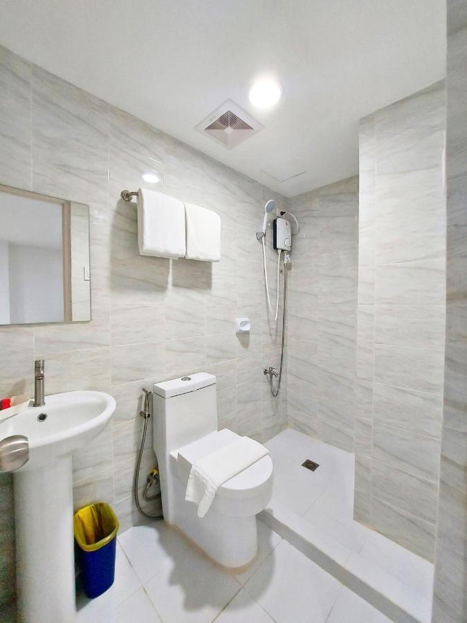 Airobedz Mckinley - Near Sm Aura Hotel มะนิลา ภายนอก รูปภาพ