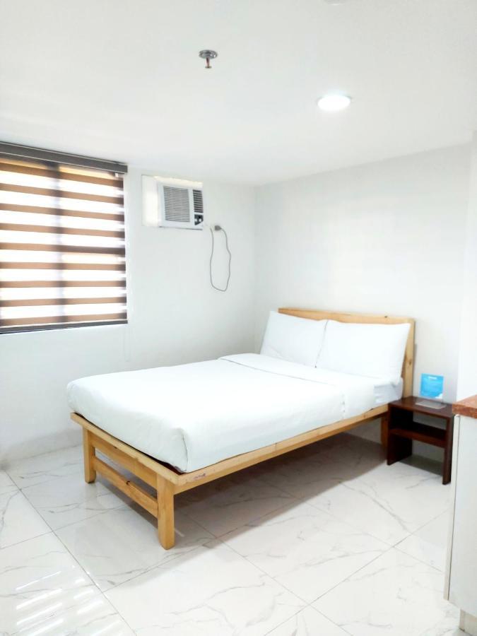 Airobedz Mckinley - Near Sm Aura Hotel มะนิลา ภายนอก รูปภาพ