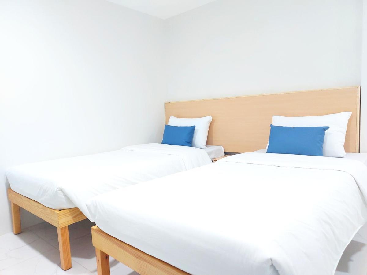 Airobedz Mckinley - Near Sm Aura Hotel มะนิลา ภายนอก รูปภาพ